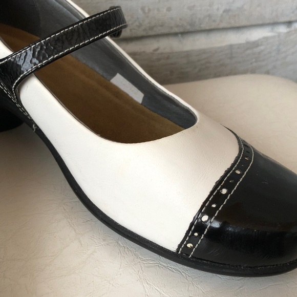 Naot Black and white Mary janes - Picture 6 of 9